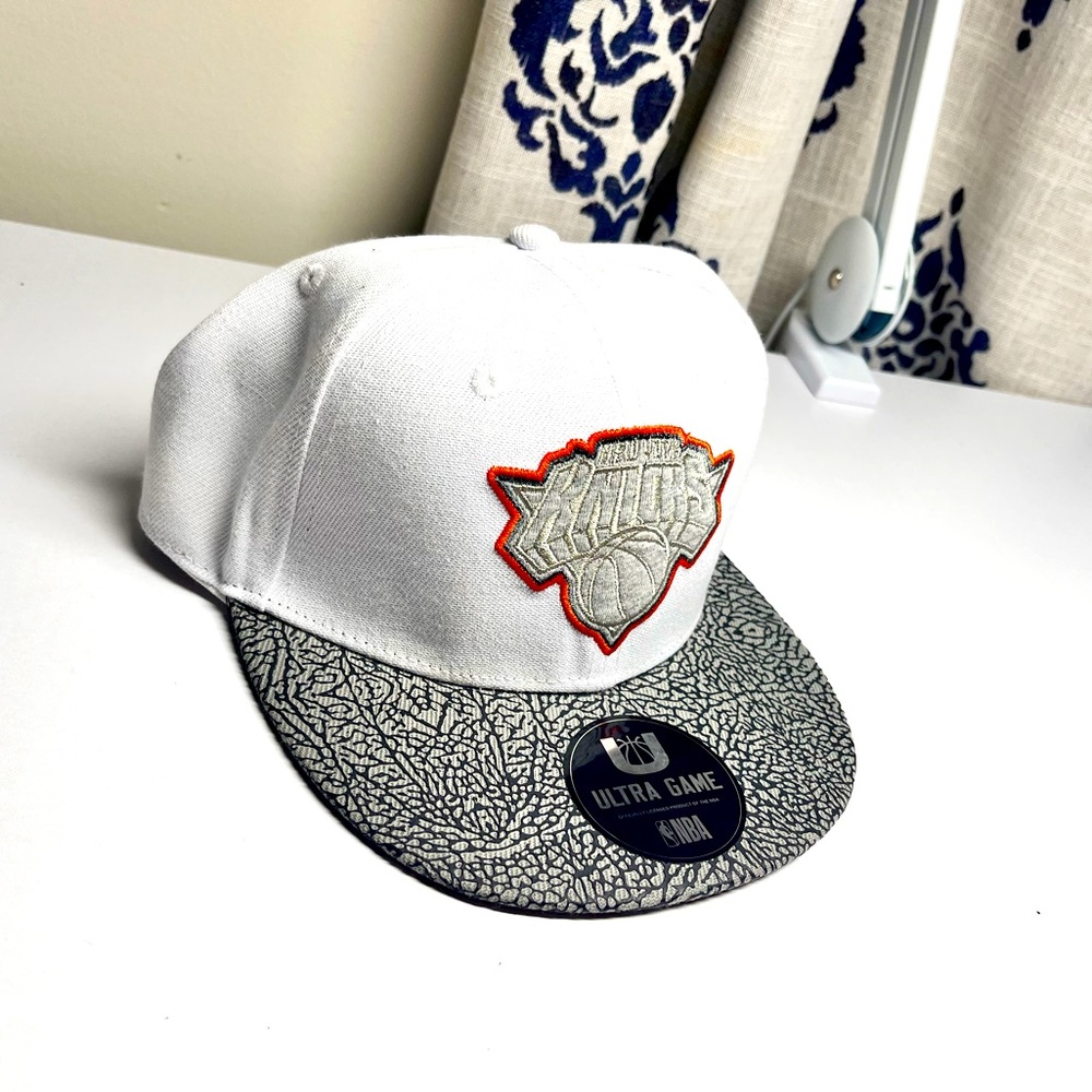 Knicks white hat designed New York logo